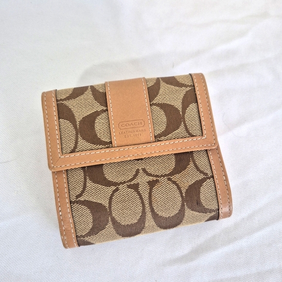 COACH WOMENS SMALL WALLET/4.25 X 4" TRIFOLD  in SIGNATURE CANVAS KHAKI /SADDLE - Picture 1 of 7